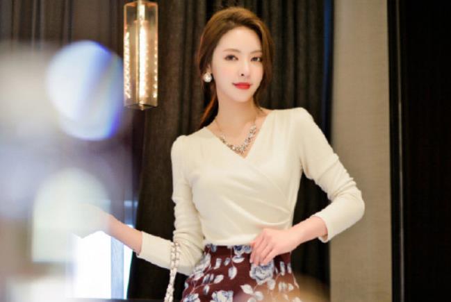 和女人聊天,在晚安后面加上3句话,女人会更加的想你